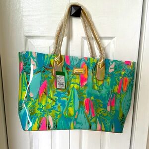 NWT Lilly Pulitzer Breezy Tote in Beach and Bae